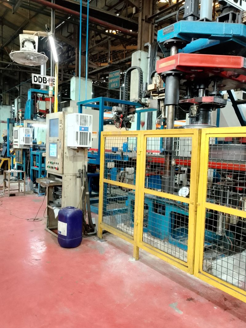 Lantai produksi pabrik manufaktur